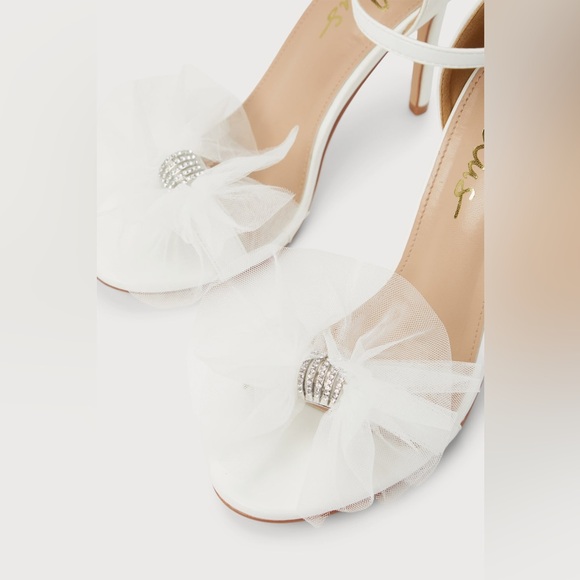 Rexie White Bow Pointed-Toe Ankle Strap Heels - Picture 4 of 9